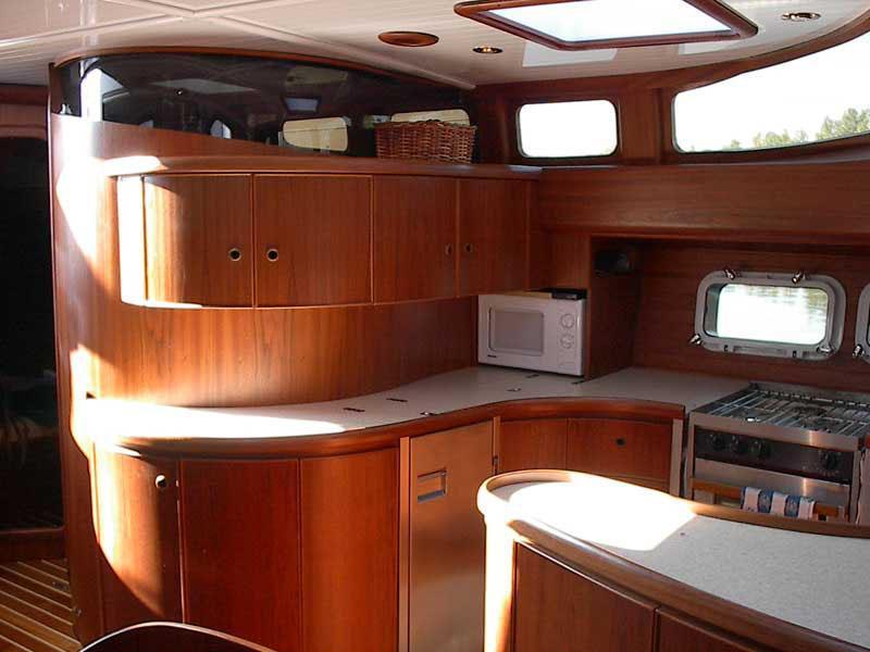 Mobilier nautique sur mesure en bois massif — Menuiserie Lucas